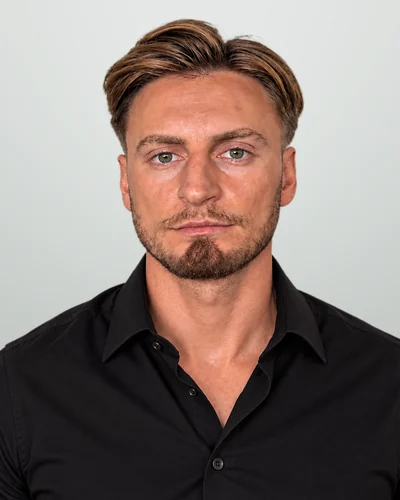 Portrett av Enis Dema